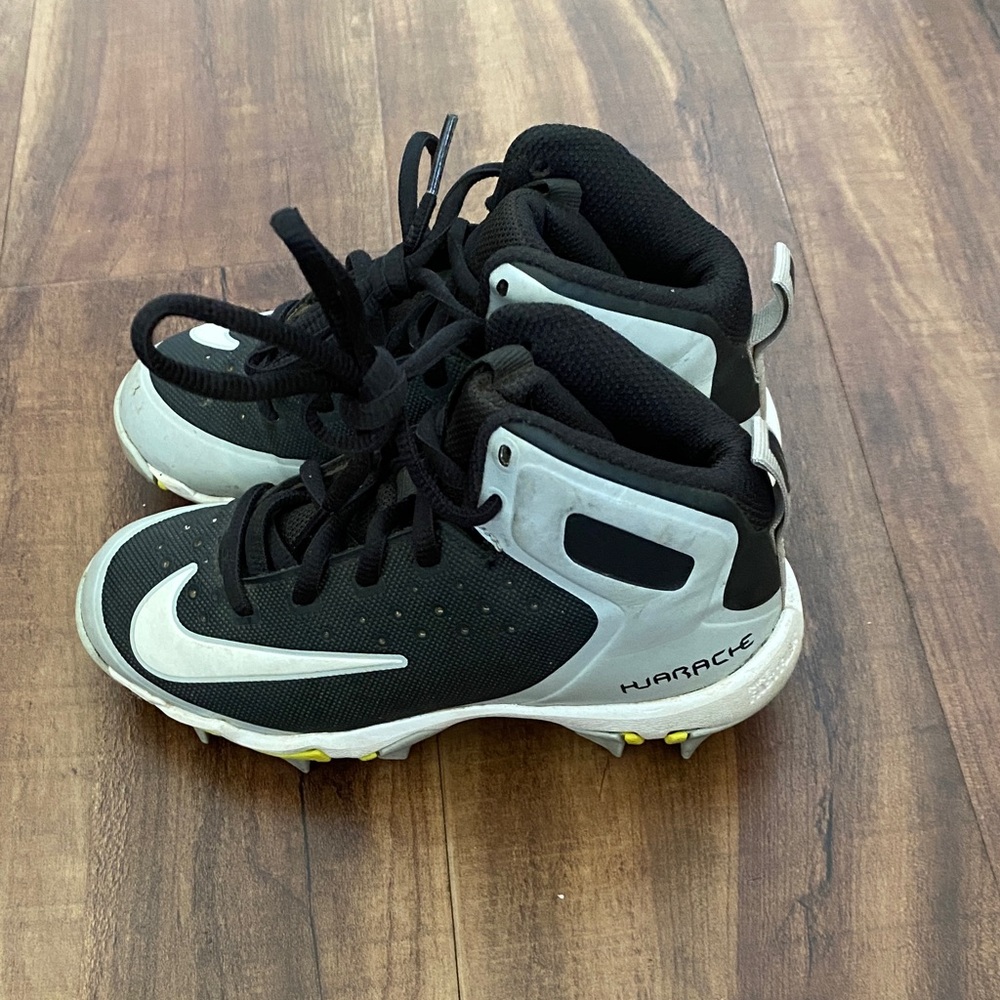 Nike Kids' Black and White Huarache Football Cleats